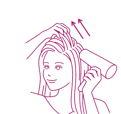 分け目を目立たせずに髪のボリュームを出す髪の乾かし方：毛の流れと逆方向に髪を手ぐしで引き上げ、ドライヤーを下から上に向かって当て、根元から乾かす。