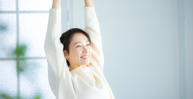 前向きな女性のイメージ画像