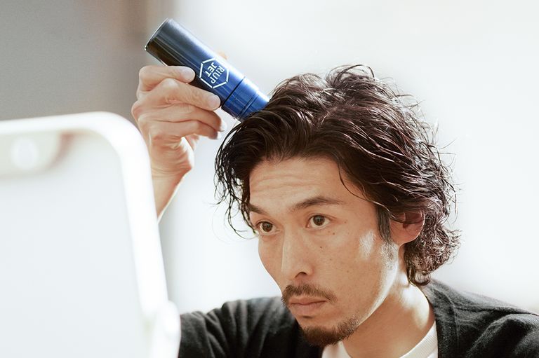 容器を頭皮に押し当てるジェット式のエアゾールタイプ。